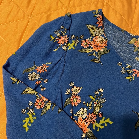 Loft long sleeve blouse size small petite - Picture 3 of 8
